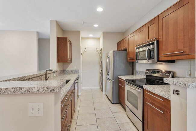Building Photo - 2-Bedroom Condo in Prime Sunnyvale Location Near Tech Hubs