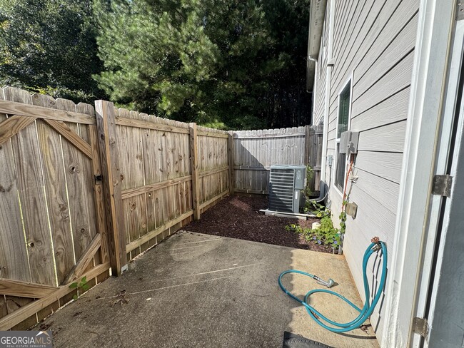 Building Photo - 1270 Binghampton Cir