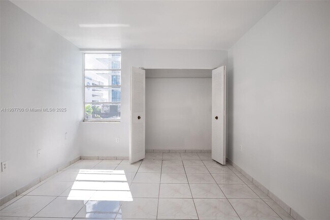 Building Photo - 750 NW 43rd Ave