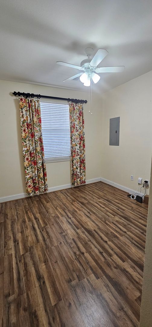 Building Photo - River Oaks Community