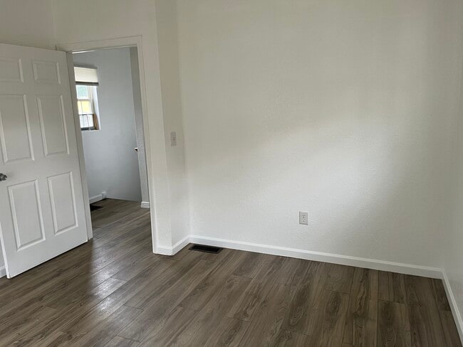 Building Photo - 211 Cookies Wy