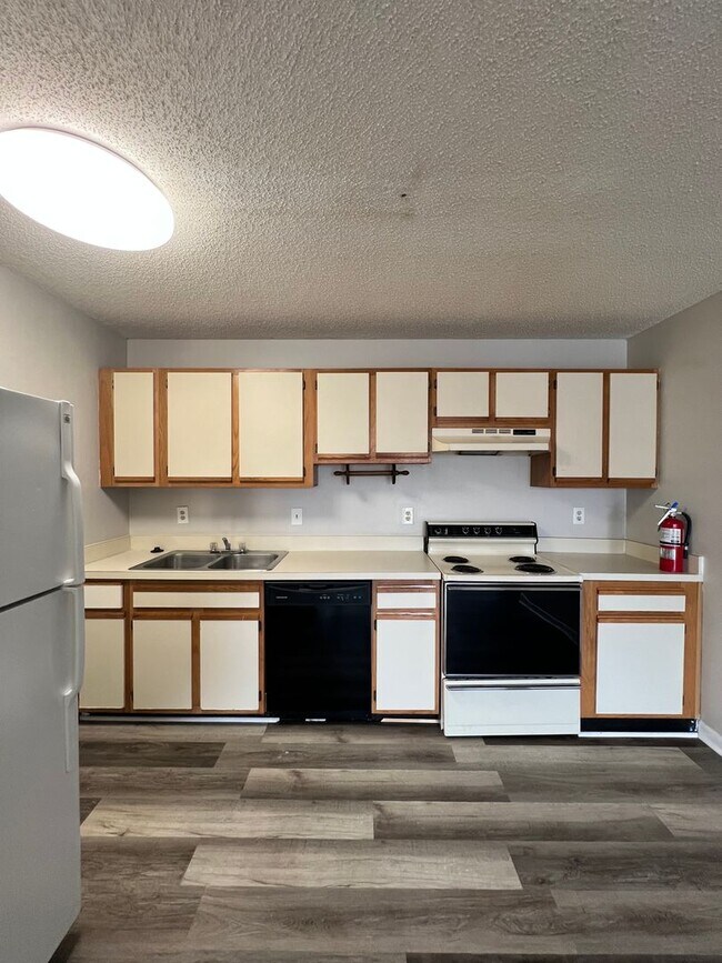 Building Photo - Available Summer 2026 2 BD / 1 BA Condo Walking Distance to FSU!