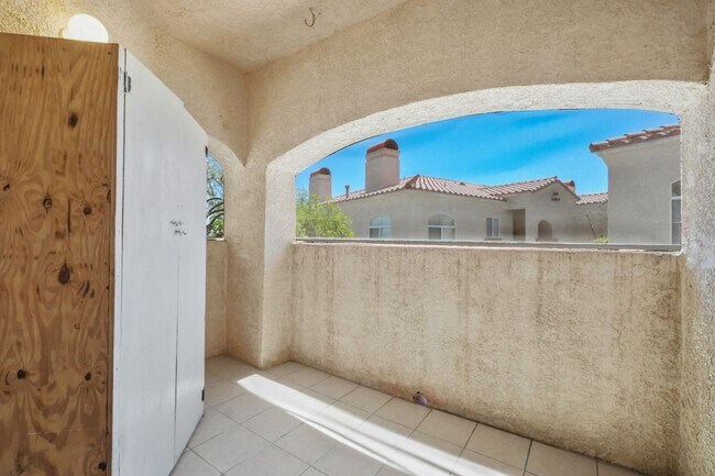 Building Photo - 2-Bedroom Condo in Gated Community!