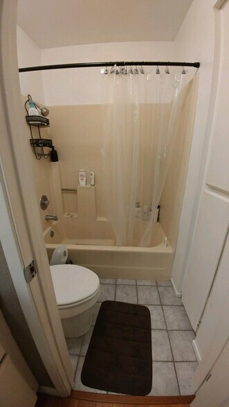Master bath - 9459 Fairgrove Ln