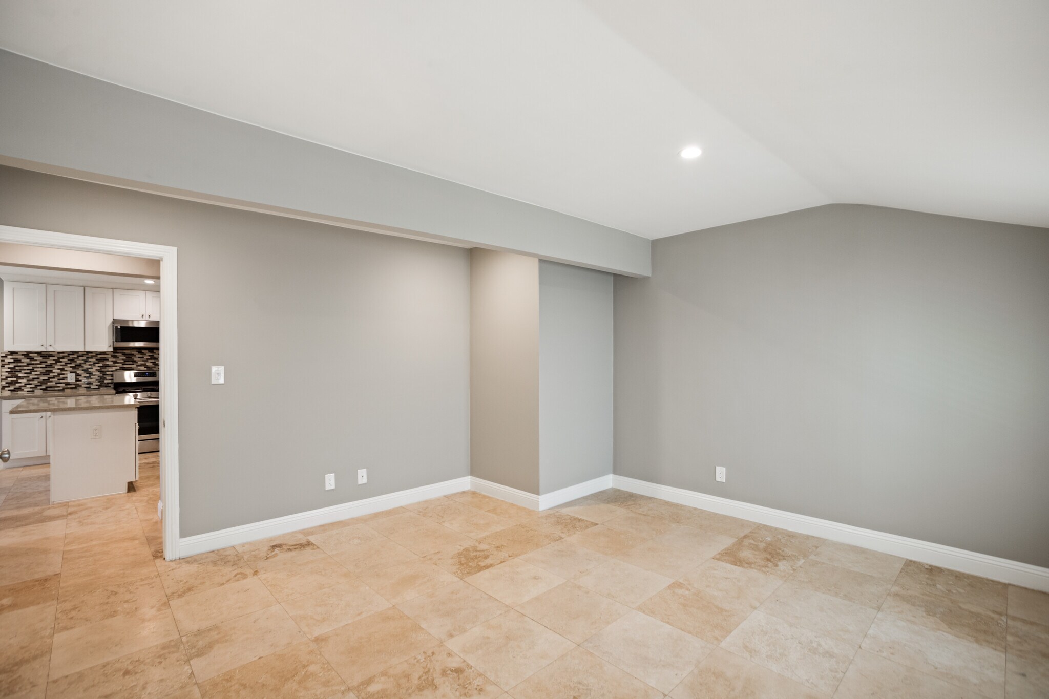 Building Photo - 2653 Tilden Ave