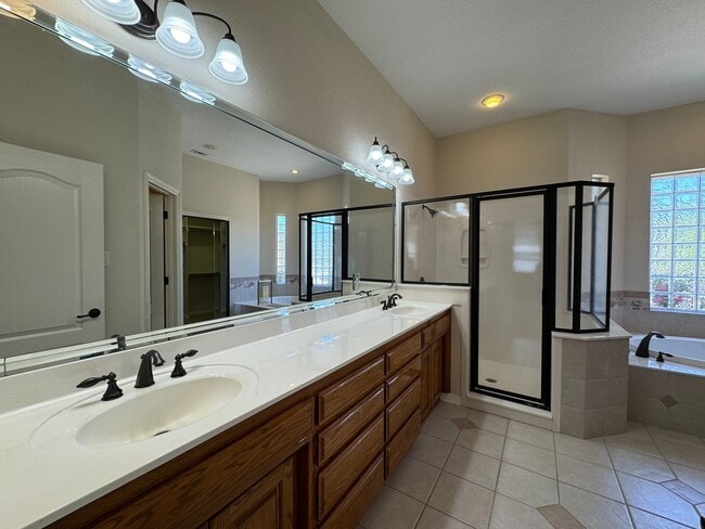 Building Photo - 1712 Iron Jacket Trail