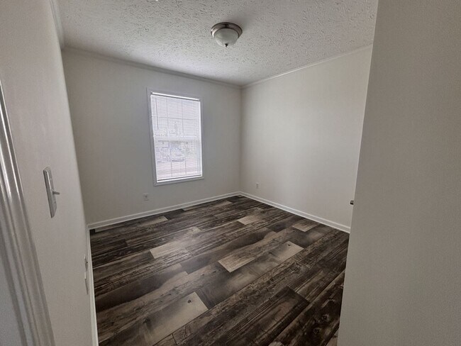 Building Photo - 459 Emden St