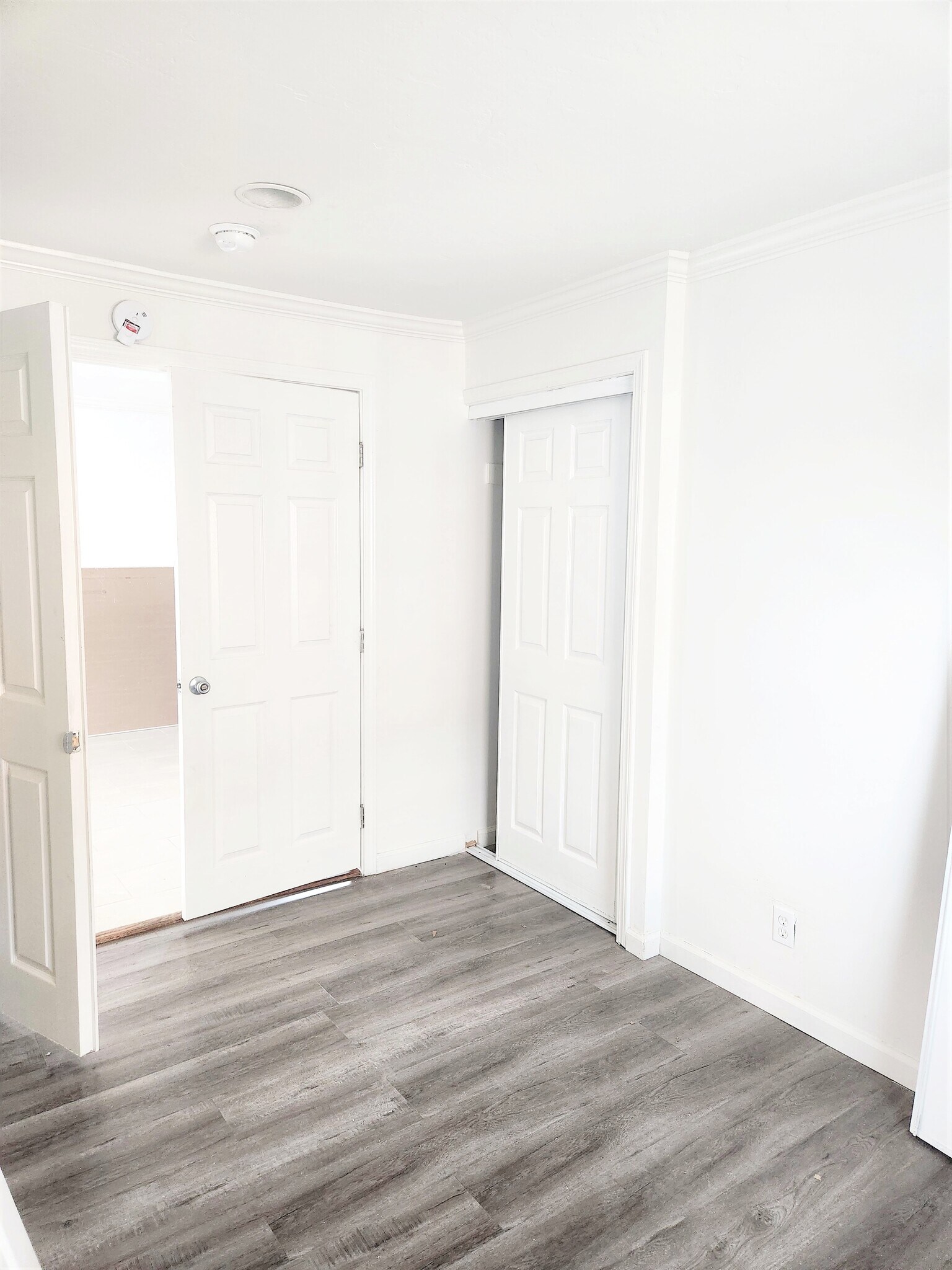 Building Photo - 1241 E 80th St