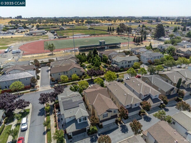 Building Photo - 3200 Puffin Cir