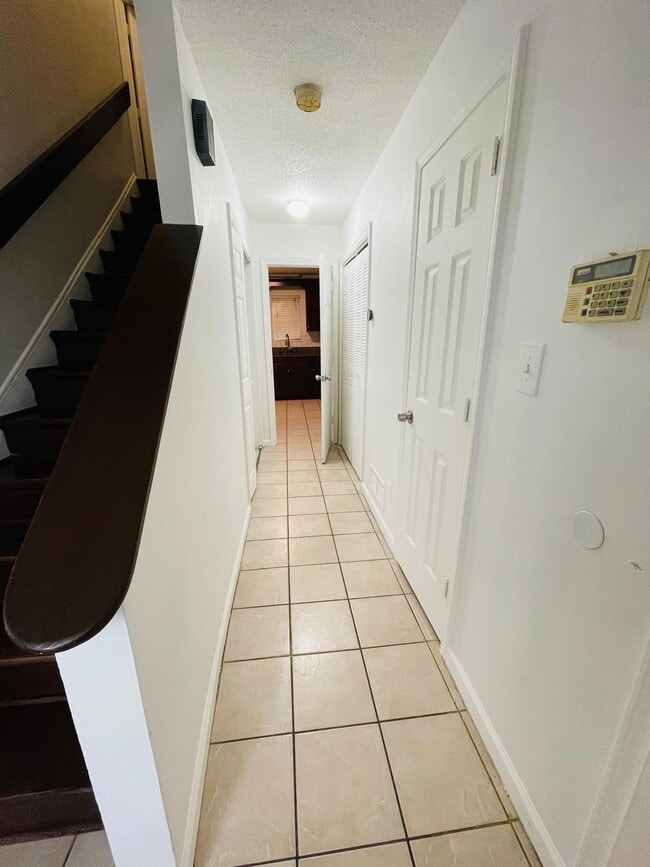 Building Photo - 406 Vineyard Pond Dr NW