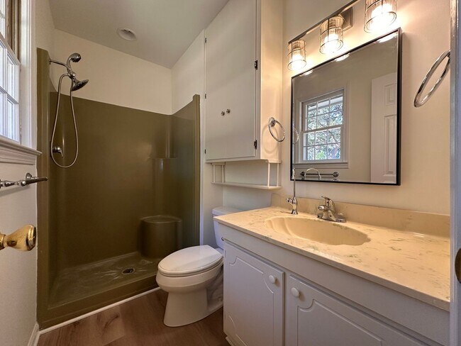 Building Photo - Home on High Tide