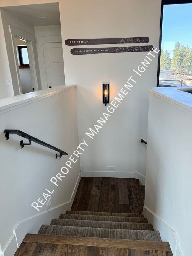 Building Photo - 61145 SW Beverly Wy