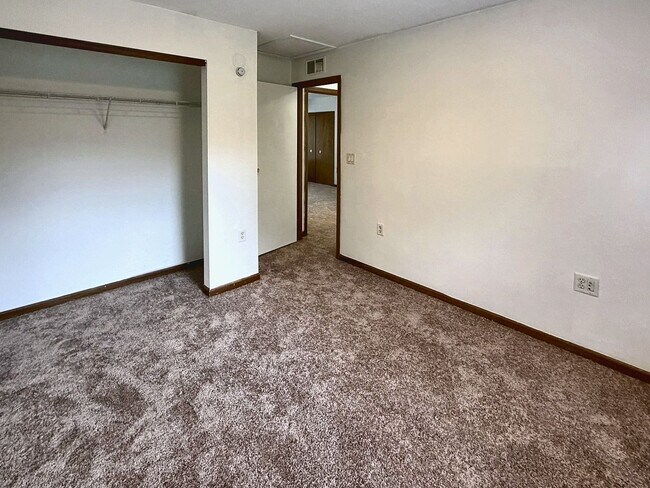 Building Photo - 523 W Mulberry St