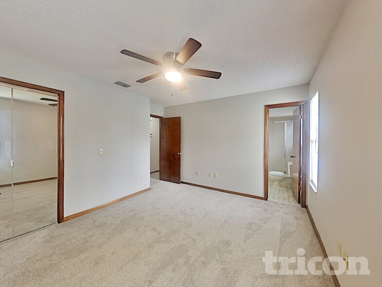 Building Photo - 10660 Squires Ct