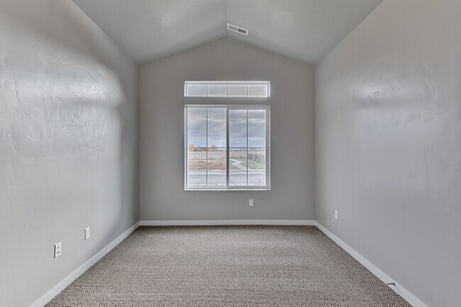 Building Photo - Newer home in Meridian  2100Sqft, Goldengrove Sub., Room for all of your Toys