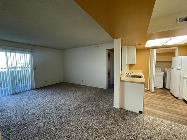 Building Photo - 2 Bedroom / 2 Bathroom Apartment in South ...