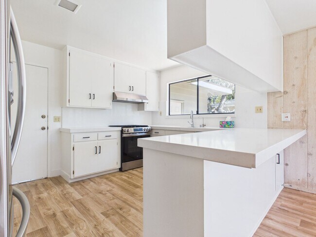 Building Photo - 4 Bedroom family home in Pebble Beach