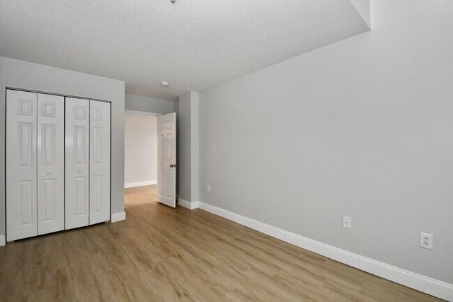 Building Photo - 200 Market St