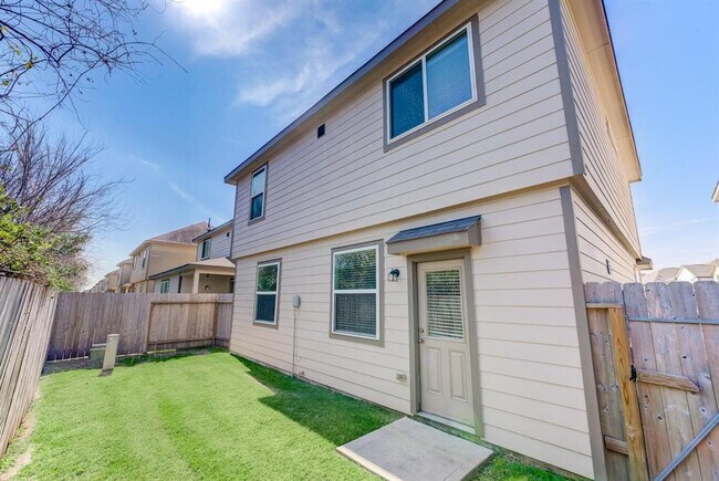Building Photo - 5842 Adelaide River Dr