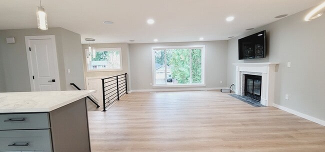 Building Photo - Stunning 4 bedroom House in an amazing location of Puyallup!