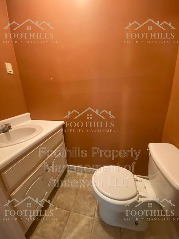 Building Photo - 1018 Cothran Cir