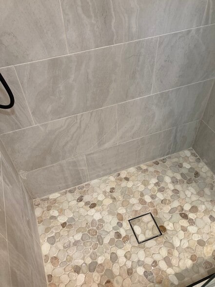 Shower - 1124 Van Arsdale Dr