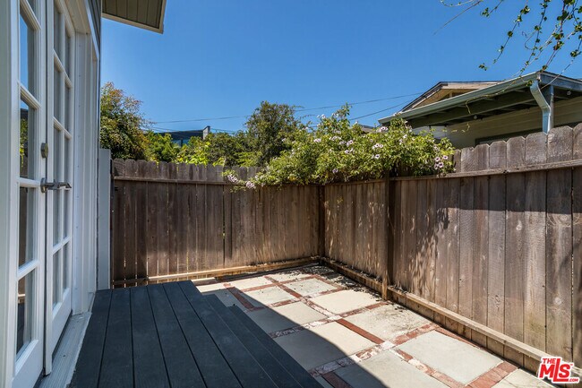 Building Photo - 336 Rennie Ave