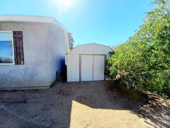 Building Photo - Fantastic Rental Opportunity in South Joshua Tree!