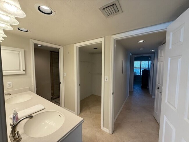 Building Photo - eagle cay