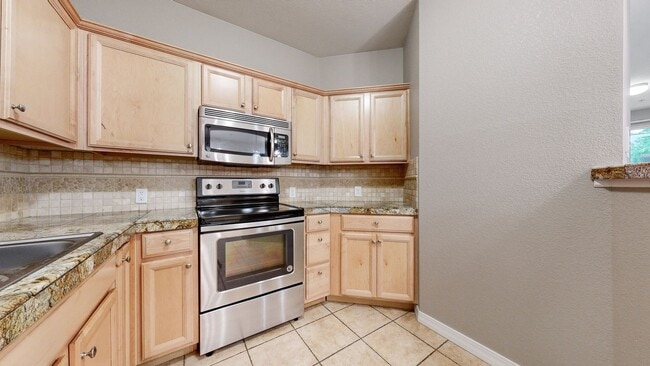 Building Photo - Remodeled 2 BR/2 BA Unit near Edora Park/Epic and Spring Creek Trail
