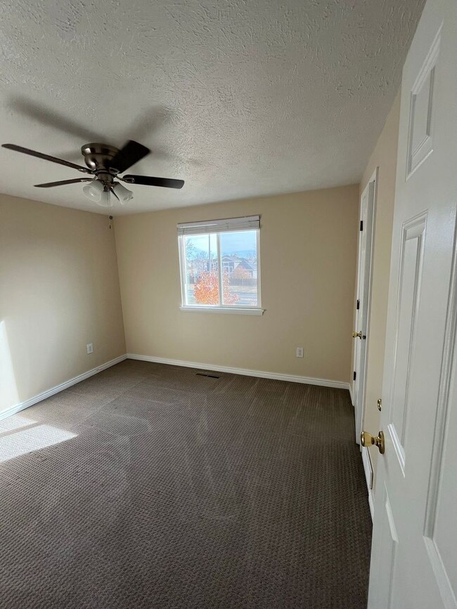 Building Photo - Lovely 3 bed, 2 bath Longmont home - AVAILABLE 11/15