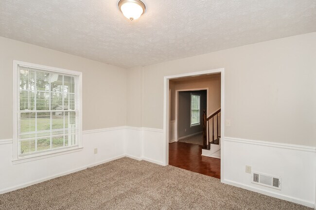 Building Photo - Fantastic 4bd/2.5ba home! Coming soon!
