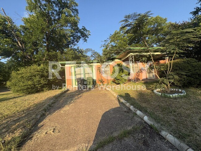 Building Photo - 1501 Briarwood Blvd