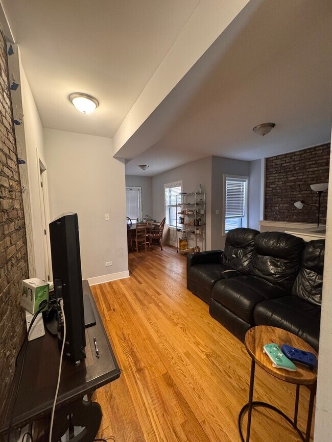 Building Photo - 941 E 54th Pl
