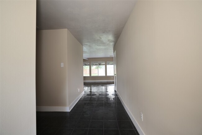 Building Photo - 5115 Summit Lodge Dr