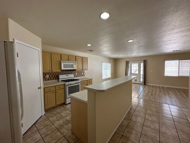Building Photo - 4bed house ready for occupancy