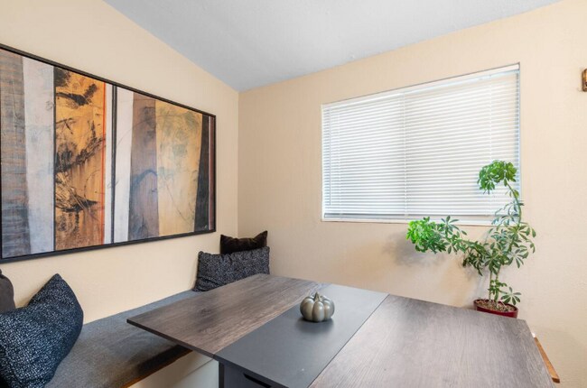 Building Photo - 9810 NE 3rd St