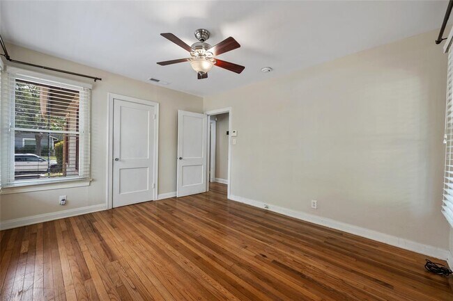 Building Photo - 1008 E 38th 1/2 St