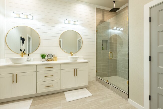 Building Photo - 3209 Ave N Ursuline St