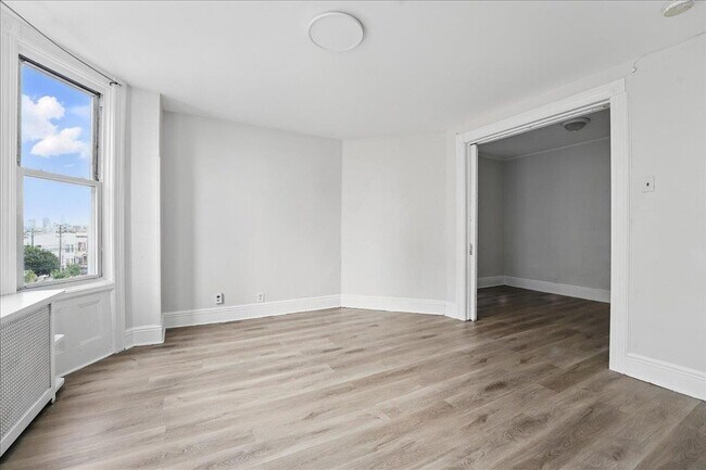 Building Photo - 335 47th St