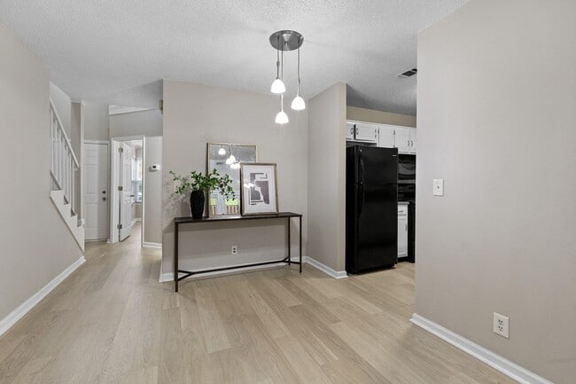 Building Photo - 315 Yorkshire Cir