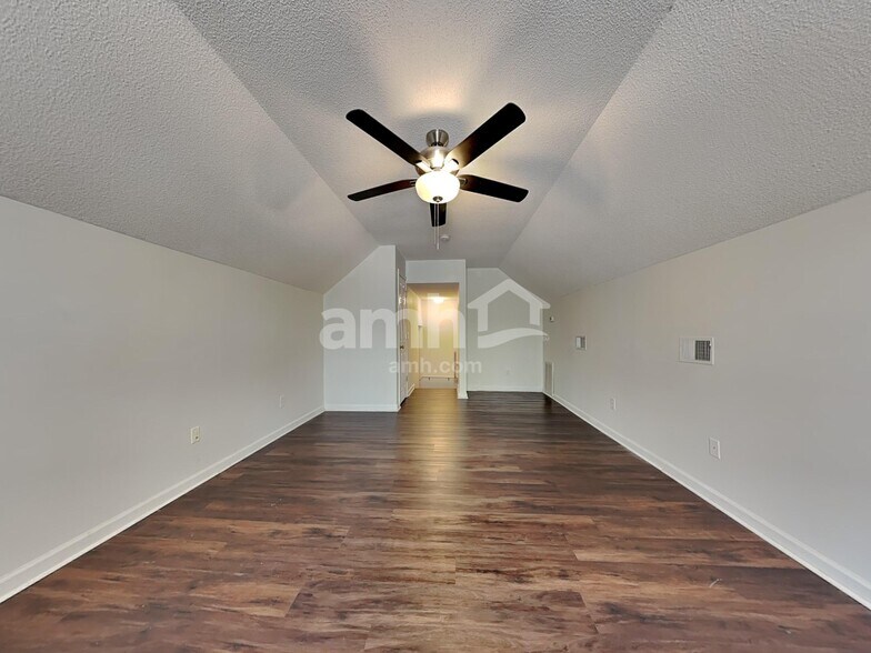 Building Photo - 11 Lake Linden Ct