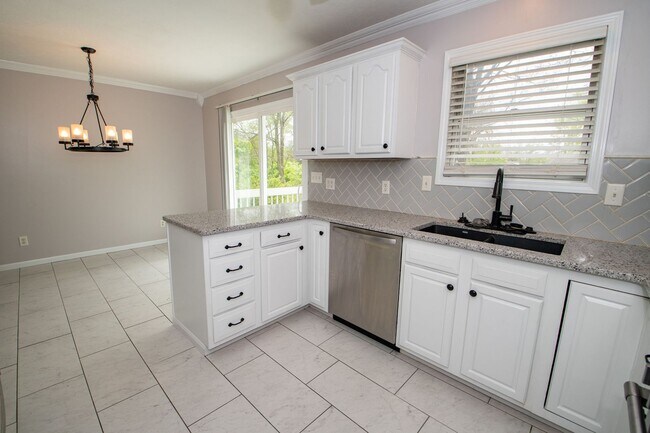 Building Photo - 4 Bedroom home in Granger, IN!