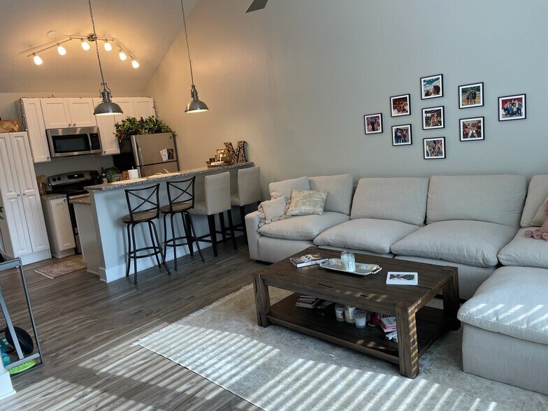 Building Photo - 2334 N Delaware St