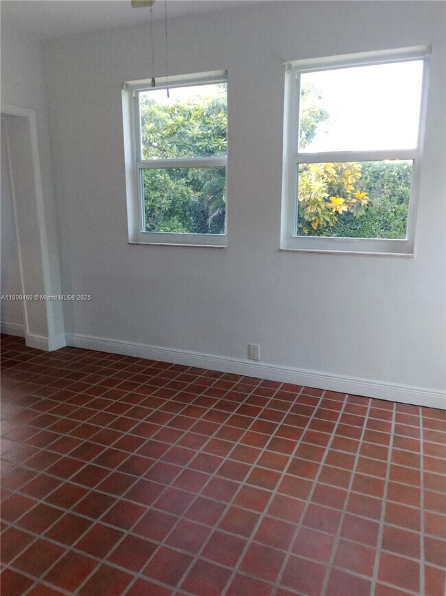 Building Photo - 1415 SW 17th Terrace