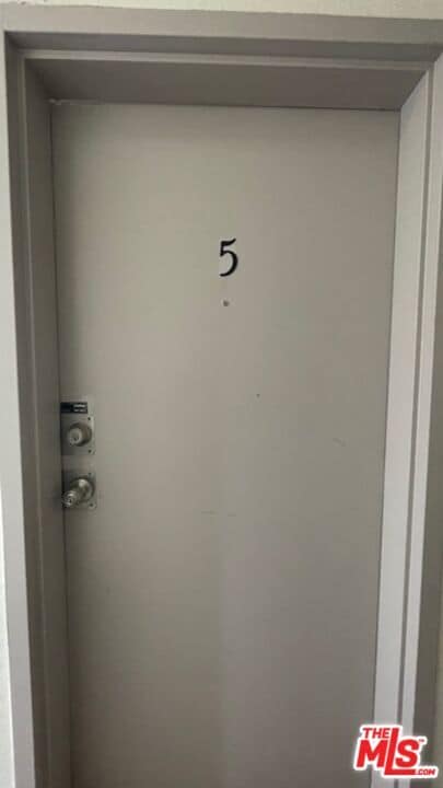 Building Photo - 4826 Rosewood Ave