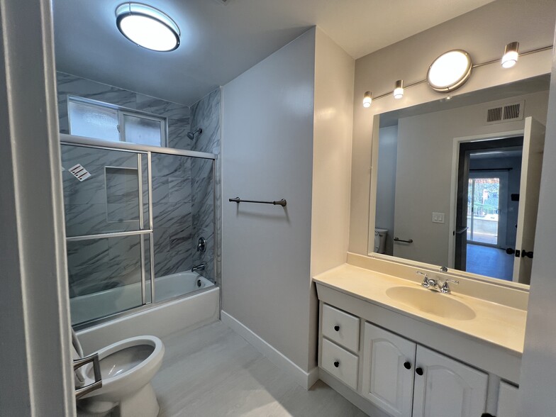 Building Photo - 322 Avenida Nogales