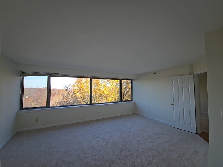 Prime Bedroom view - 5450 Whitley Park Ter