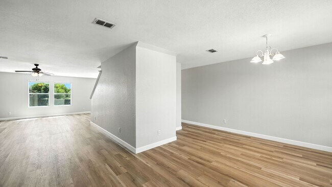 Building Photo - 209 Hinge Loop