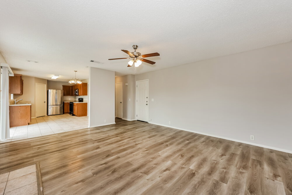 Building Photo - 819 Creekside Dr